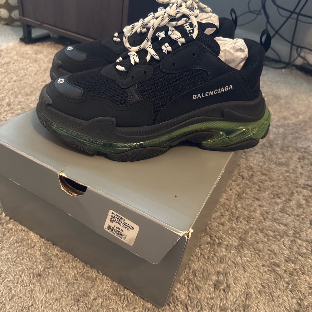 Balenciaga Triple S Clear Sole - Picture 3 of 8